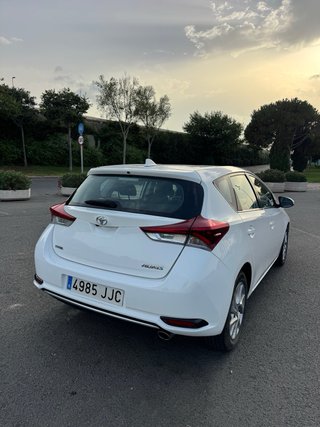 Toyota Auris 2015