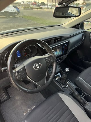Toyota Auris 2015