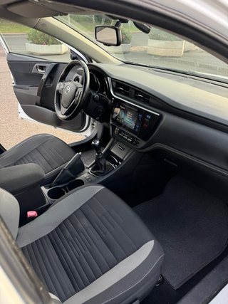 Toyota Auris 2015
