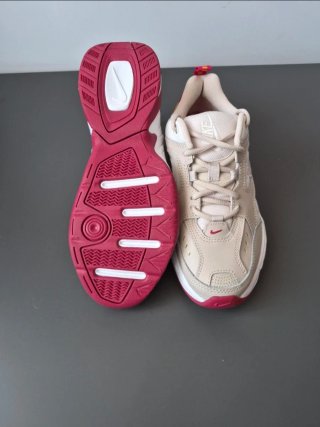 Zapatillas Nike Beige y Rojo