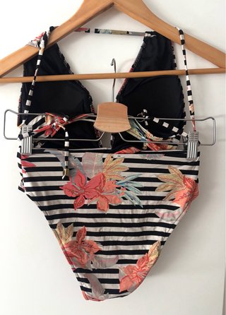 Bañador Cut-Out Rayas y Flores
