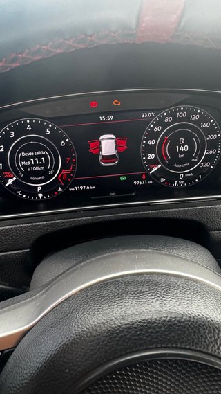Volkswagen Golf GTI TCR con akrapovic