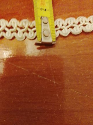 Puntilla de encaje color crema