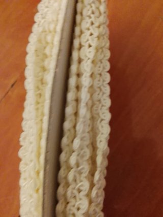 Puntilla de encaje color crema