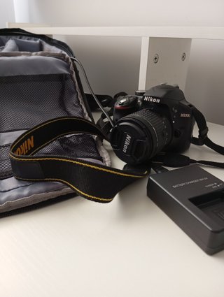 Cámara Nikon D3300 con mochila