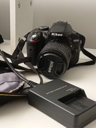 Cámara Nikon D3300 con mochila