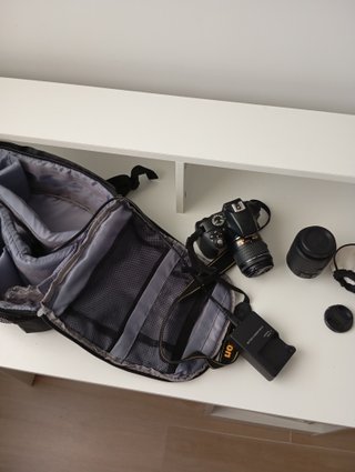 Cámara Nikon D3300 con mochila