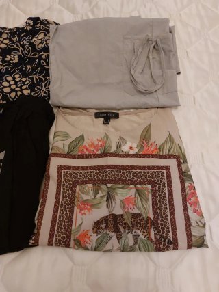 Lote 4 prendas mujer t. M dos blusas Una camiseta