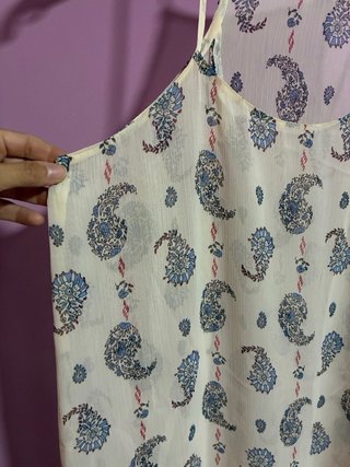 Top gasa estampado paisley