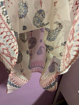 Top gasa estampado paisley