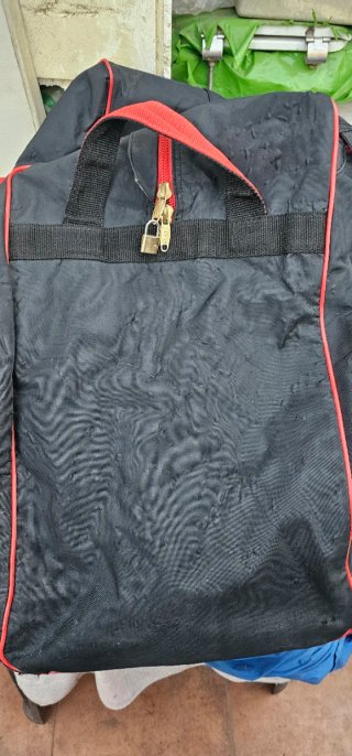 Bolsa de viaje con 5 ruedas,  negra con detalles r