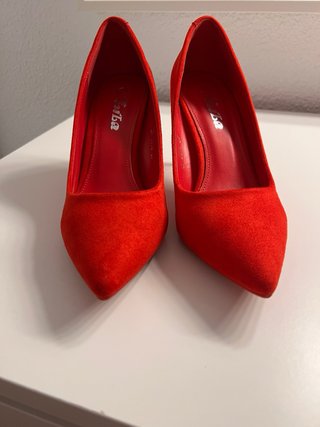 Tacones rojos en perfecto estado
