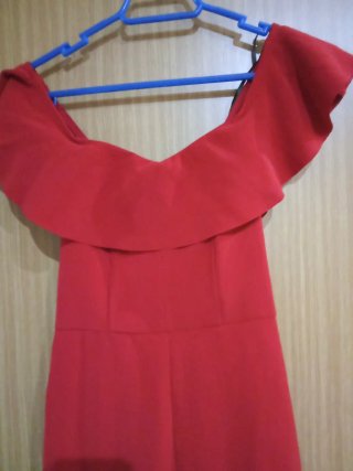 Mono rojo escote volante talla XS