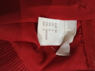 Mono rojo escote volante talla XS