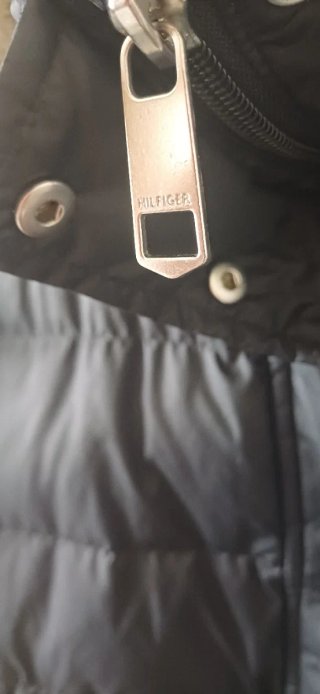 Abrigo plumífero Tommy Hilfiger negro