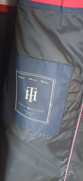 Abrigo plumífero Tommy Hilfiger negro