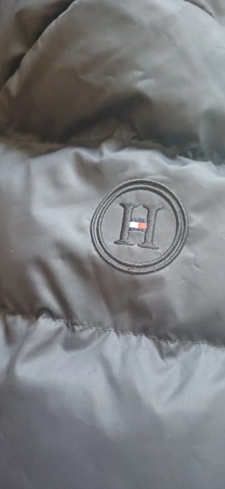 Abrigo plumífero Tommy Hilfiger negro