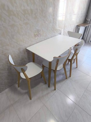 Mesa y 4 Sillas Comedor VS Cocina Ikea