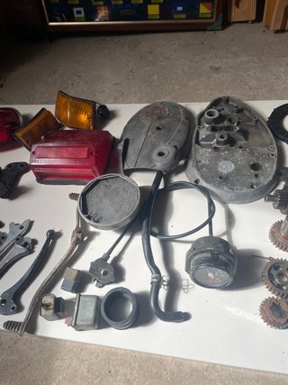 Piezas de moto clásica