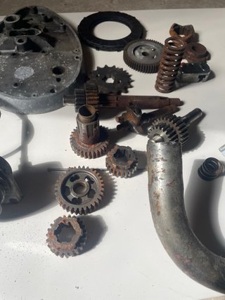 Piezas de moto clásica