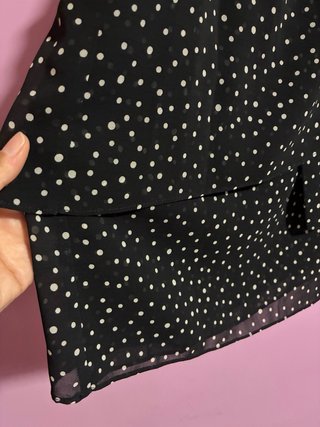Top cuello alto negro lunares