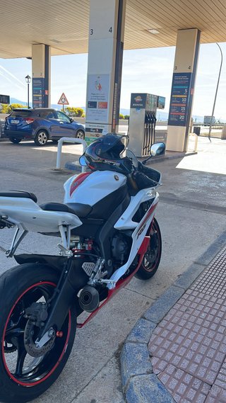 Yamaha R6R 2007 Deportiva Roja y Blanca