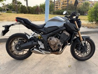 Honda CB650R Gris Espada 2022 - 18000km A2/A