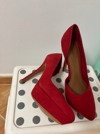 Tacones rojos elegantes