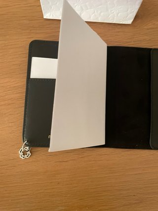 Funda pasaporte piel Maje nueva