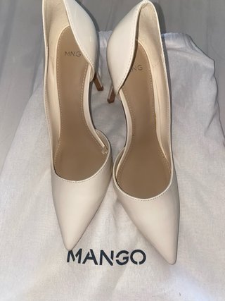 Zapatos de tacón beige
