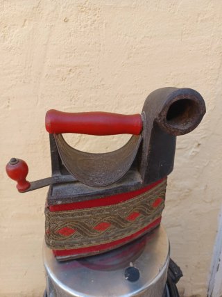 Plancha de hierro antigua
