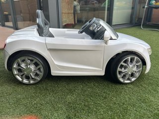 Coche Batería Infantil Audi R8 Spyder Blanco