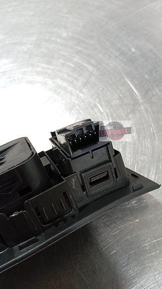 MANDO ELEVALUNAS DELANTERO IZQUIERDO Volvo V40 (2012->)
