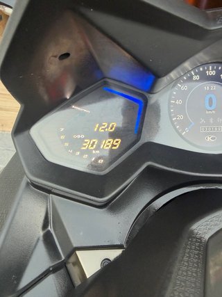 Kymco AK550 Maxi Scooter Negra