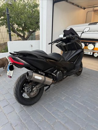 Kymco AK550 Maxi Scooter Negra