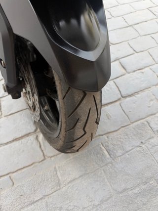 Kymco AK550 Maxi Scooter Negra