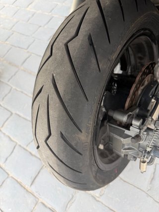 Kymco AK550 Maxi Scooter Negra