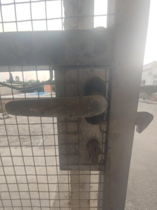 Puerta corredera de malla galvanizada