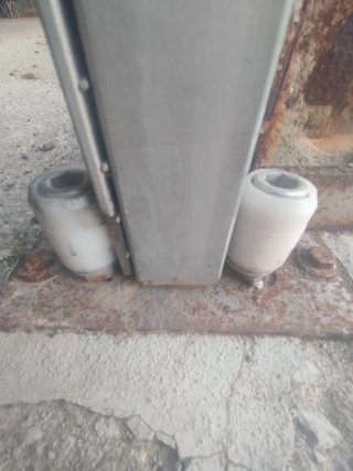 Puerta corredera de malla galvanizada