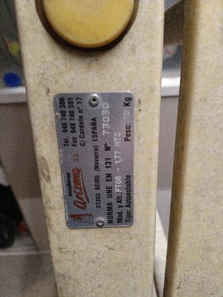 Escalera de tijera de fibra de 1,77 mts