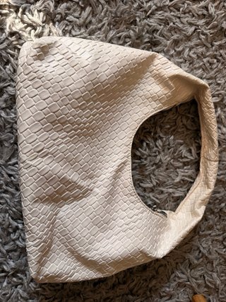 Borsa a spalla effetto coccodrillo panna
