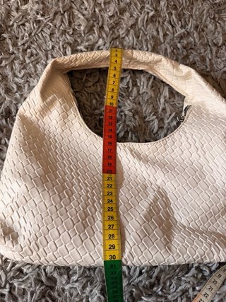Borsa a spalla effetto coccodrillo panna