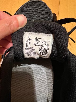 Zapatillas Nike MD Runner Negras y Blancas 40