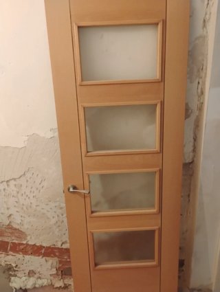 Puerta madera con 4 cristales con cerco