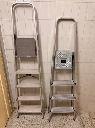 Escalera plegable de aluminio