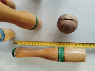 Gioco di bocce in legno con palla