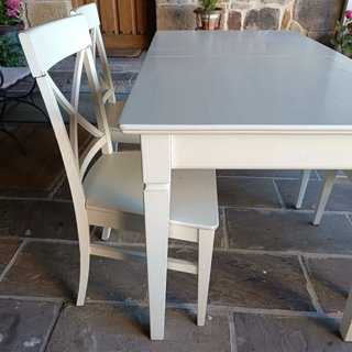 Mesa extensible de madera y 4 sillas