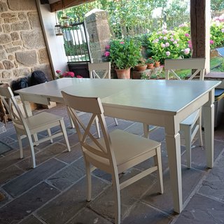 Mesa extensible de madera y 4 sillas