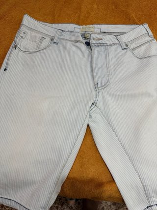 Bermuda hombre rayas azul y blanco