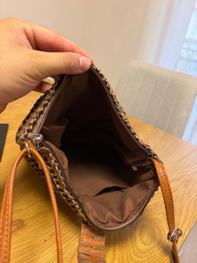 Bolso bandolera rafia trenzado marrón